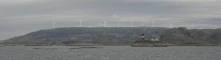 <center>Buholmråsa med Oksbåsheia i bakgrunnen - sett fra Hurtigruta