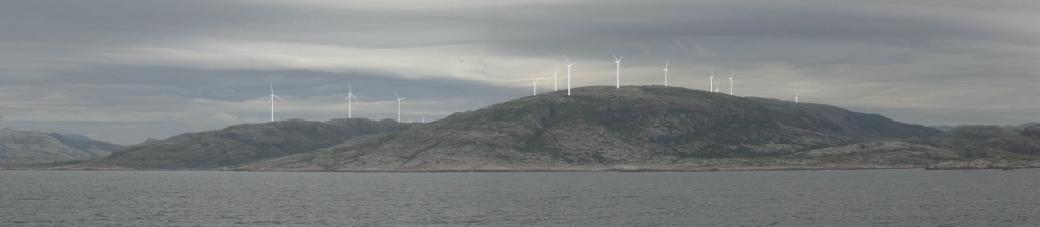 <center>Oksbåsheia sett fra Hurtigruta